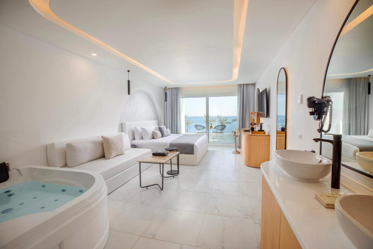 Deluxe Jacuzzi Room