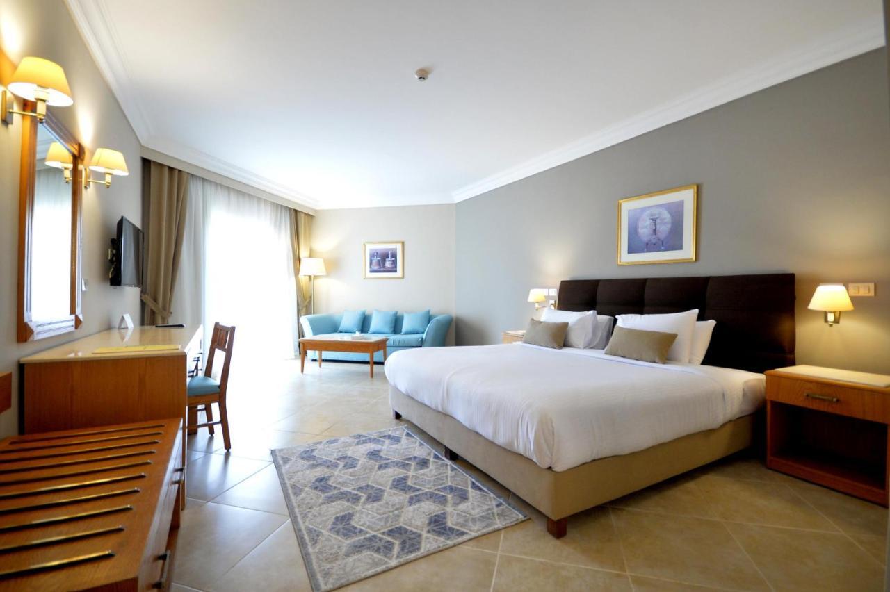 Deluxe Çift Kişilik Oda - Havuz Manzaralı