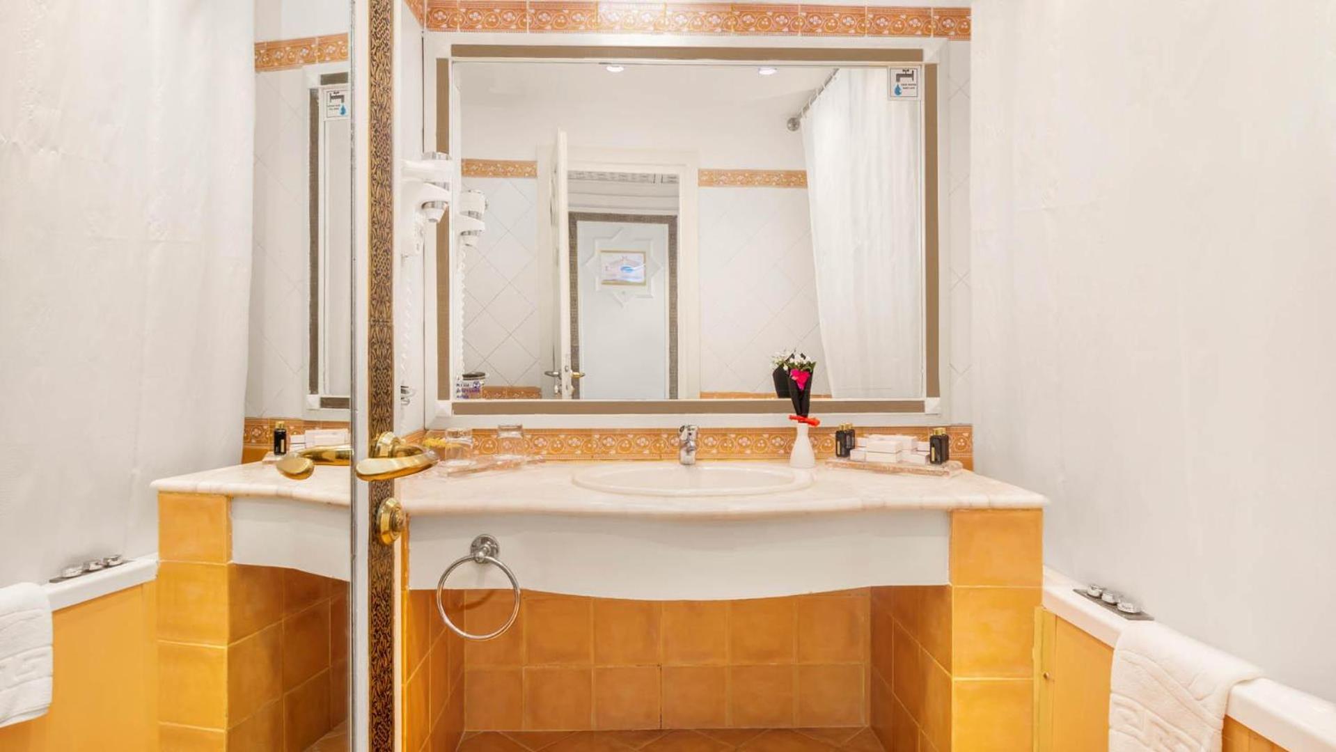 Prestige Deluxe - Pool view Room