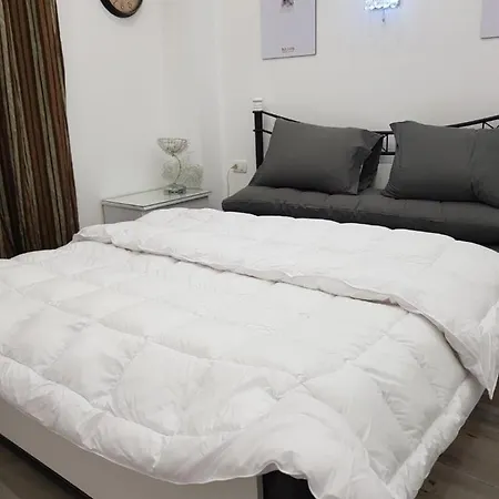 Flat 01 Bed Room. Sea Street. Hadaba Area.-2