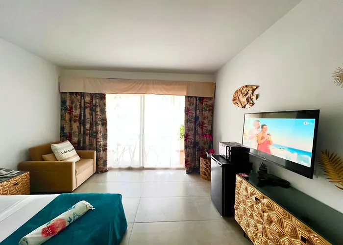 Domina Coral Bay 1 Or 2 Sea View Rooms Big Terrace Behind Salt Lake